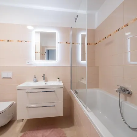 Cityview Terrace Apartment - Steps From Historic Kosice * Košice